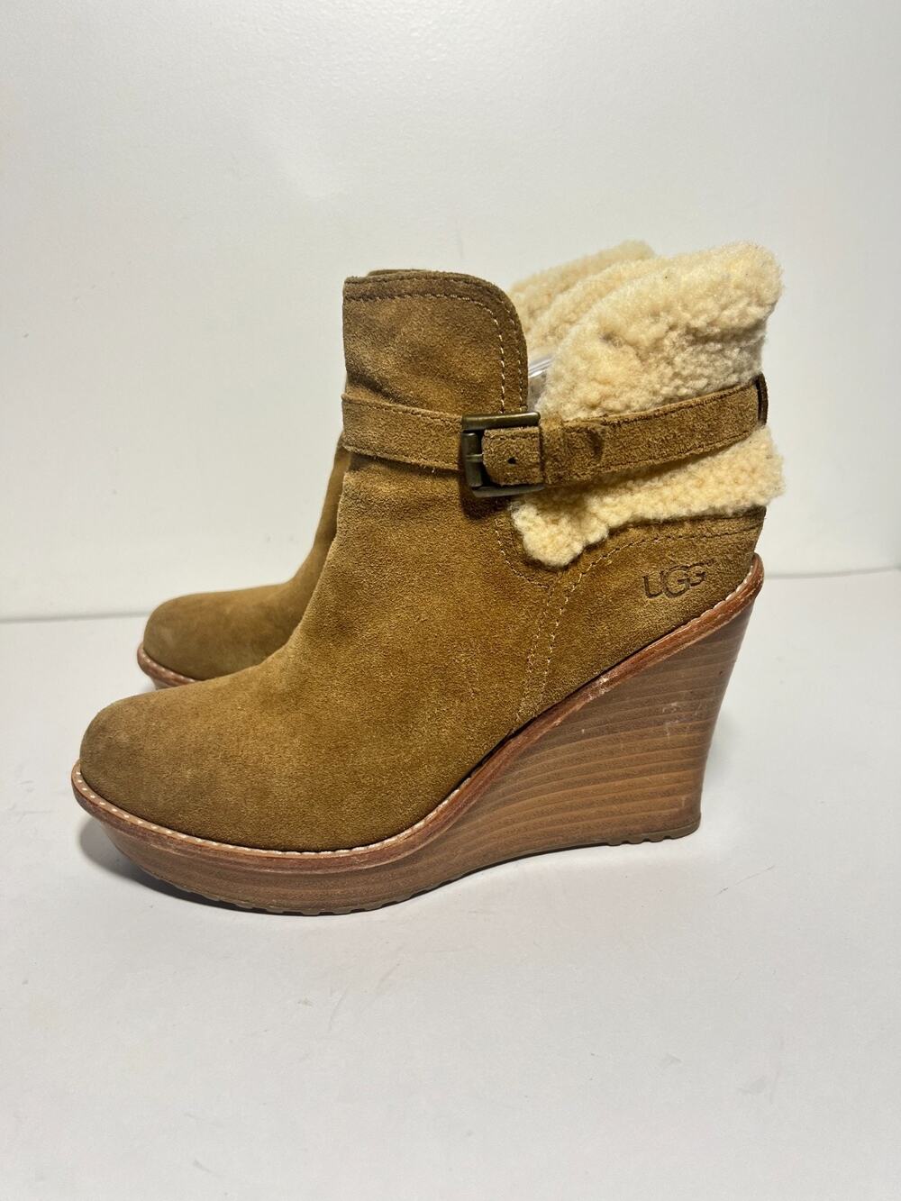 Ugg EUC Chestnut Brown Suede Anais 4" Wedge Heel Shearling Lined Bootie Size 9